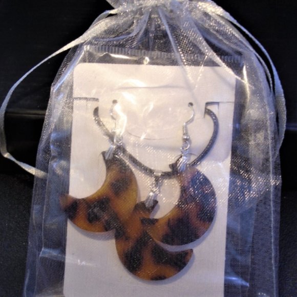 2/$25 NEW Handmade Resin Tortoise Shell Crescent Moon Necklace & earrings Set - Picture 3 of 3